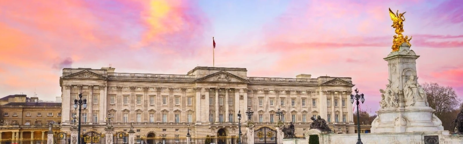 Luxury and Convenience: 14 Hotels Within Walking Distance of Buckingham Palace