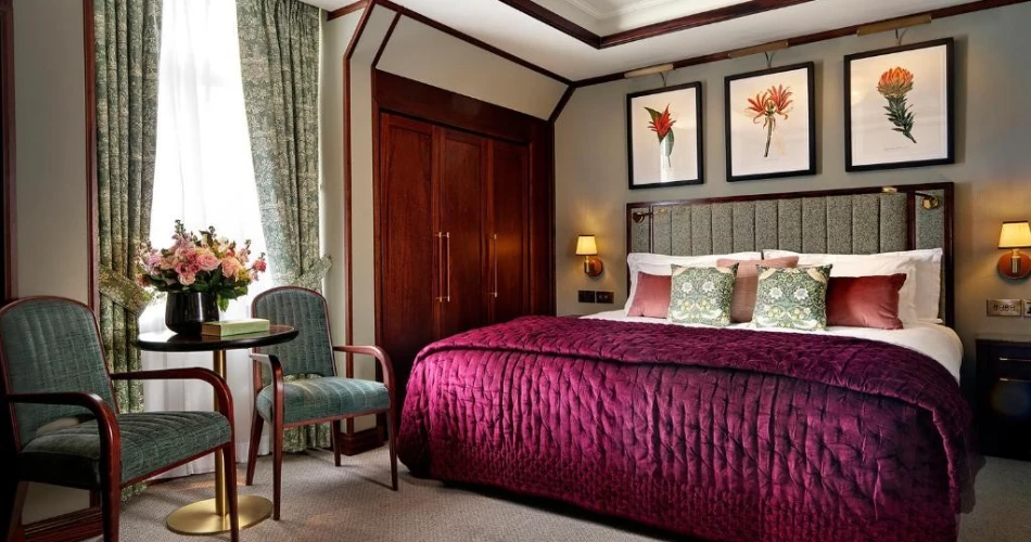 Royal Comfort: Top 10 Hotels Near Buckingham Palace for a Luxurious Stay
