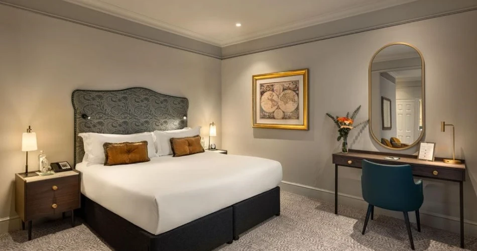 Royal Comfort: Top 10 Hotels Near Buckingham Palace for a Luxurious Stay