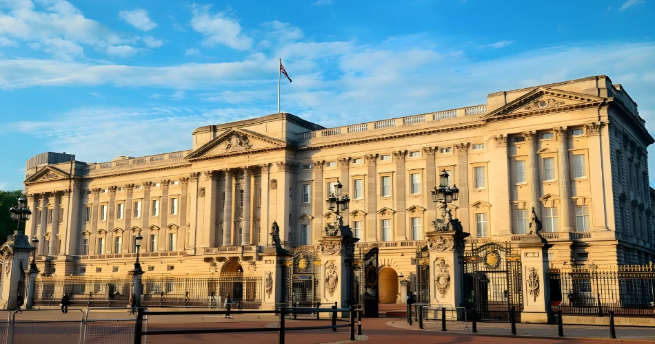 Royal Comfort: Top 10 Hotels Near Buckingham Palace for a Luxurious Stay