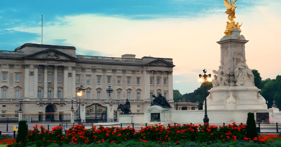 Buckingham Palace Views: Hotels Offering Stunning Vistas of London’s Iconic Landmark