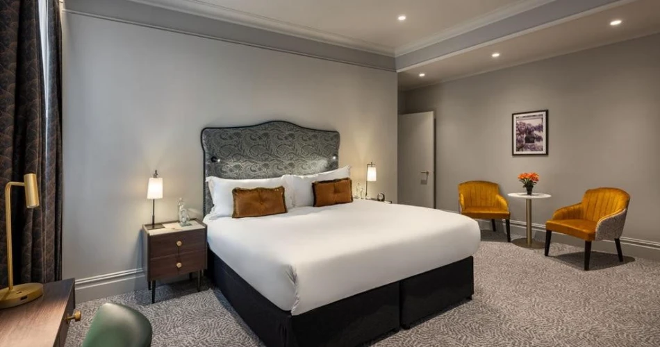 Luxury and Convenience: 14 Hotels Within Walking Distance of Buckingham Palace