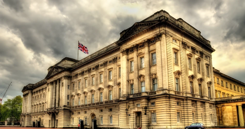Luxury and Convenience: 14 Hotels Within Walking Distance of Buckingham Palace