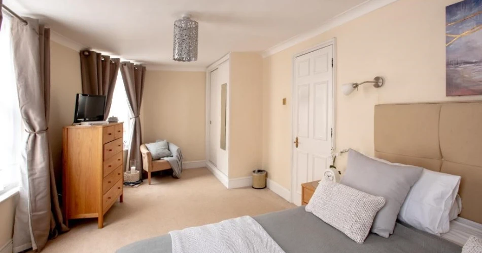 Luxury and Convenience: 14 Hotels Within Walking Distance of Buckingham Palace