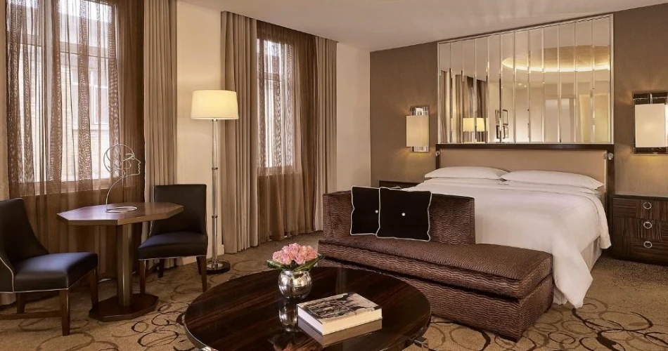 Luxury and Convenience: 14 Hotels Within Walking Distance of Buckingham Palace