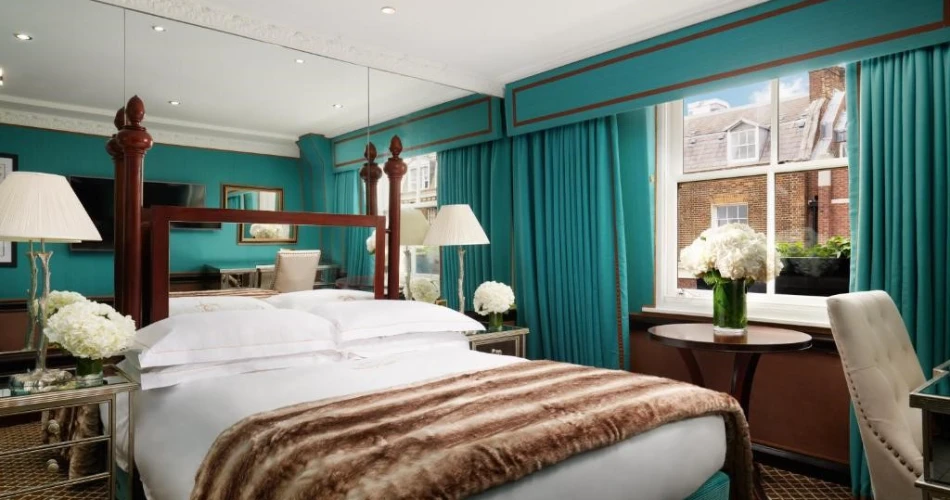 Luxury and Convenience: 14 Hotels Within Walking Distance of Buckingham Palace