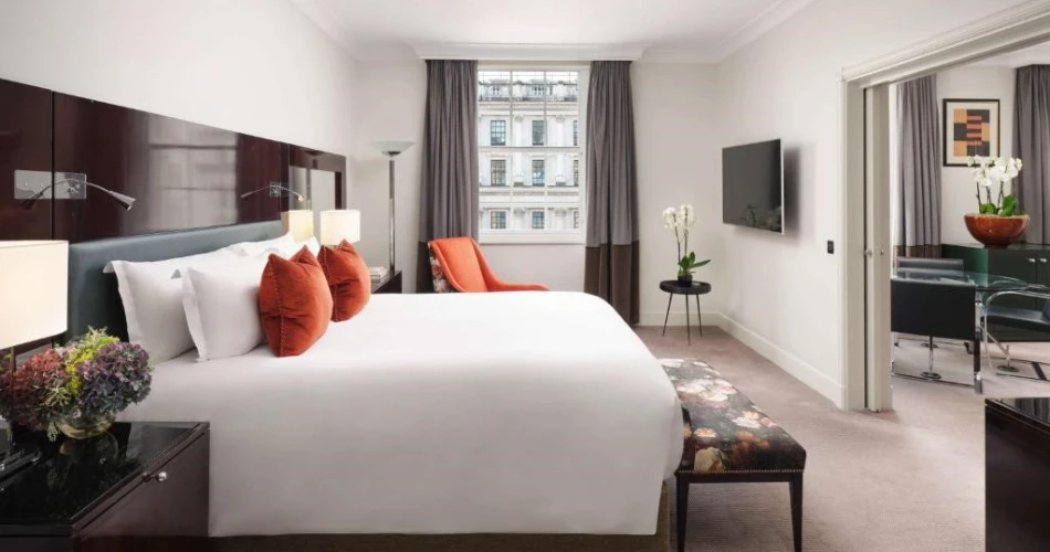 Luxury and Convenience: 14 Hotels Within Walking Distance of Buckingham Palace