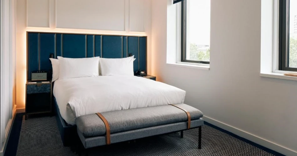 Luxury and Convenience: 14 Hotels Within Walking Distance of Buckingham Palace