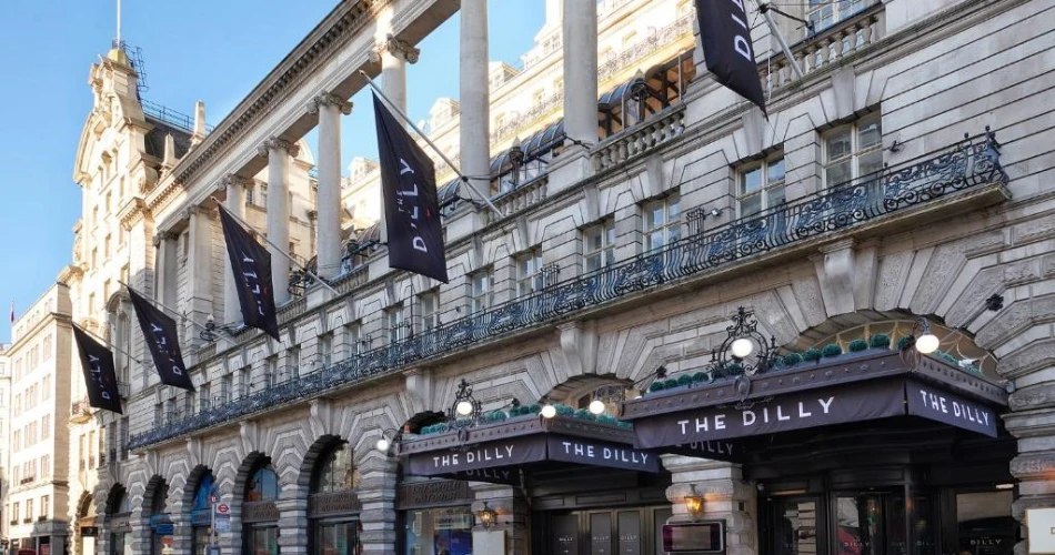Stay in Style: Top-Rated Hotels Near Buckingham Palace and London Landmarks