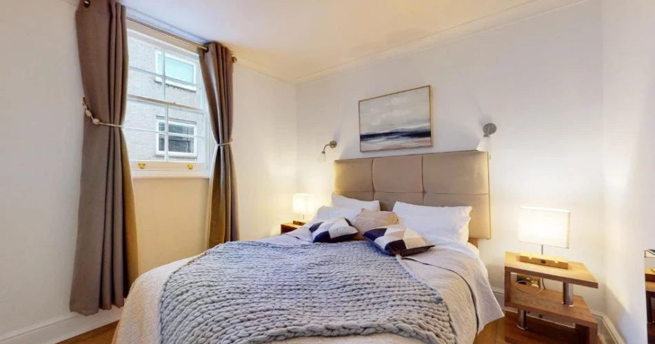 Stay in Style: Top-Rated Hotels Near Buckingham Palace and London Landmarks
