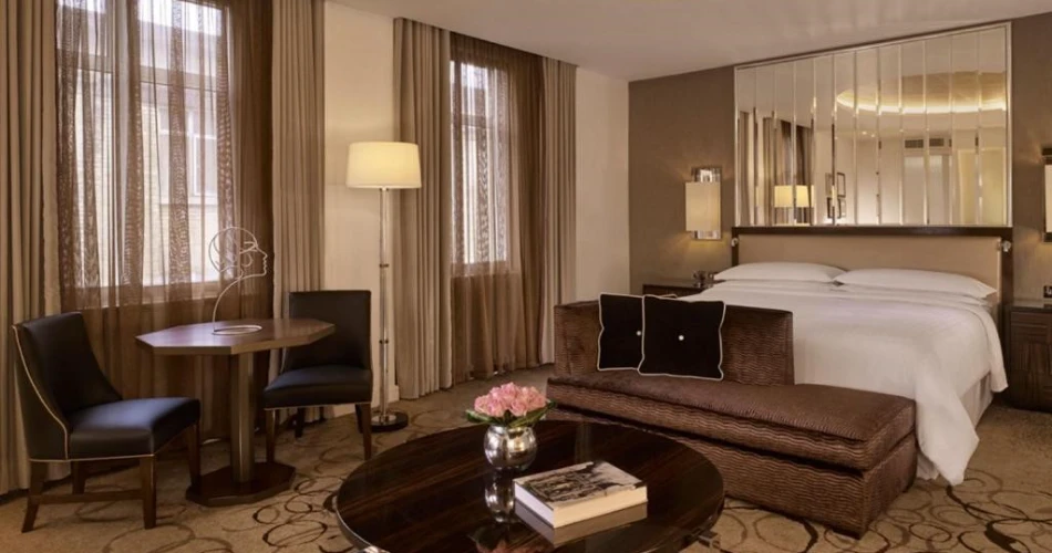 Stay in Style: Top-Rated Hotels Near Buckingham Palace and London Landmarks