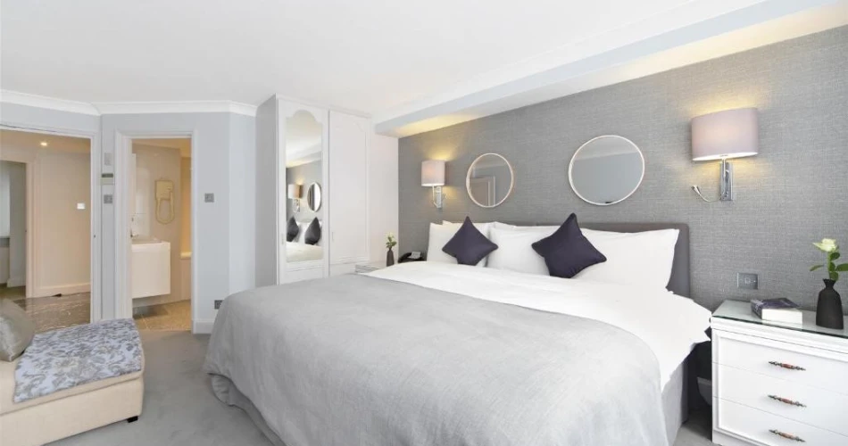 Stay in Style: Top-Rated Hotels Near Buckingham Palace and London Landmarks