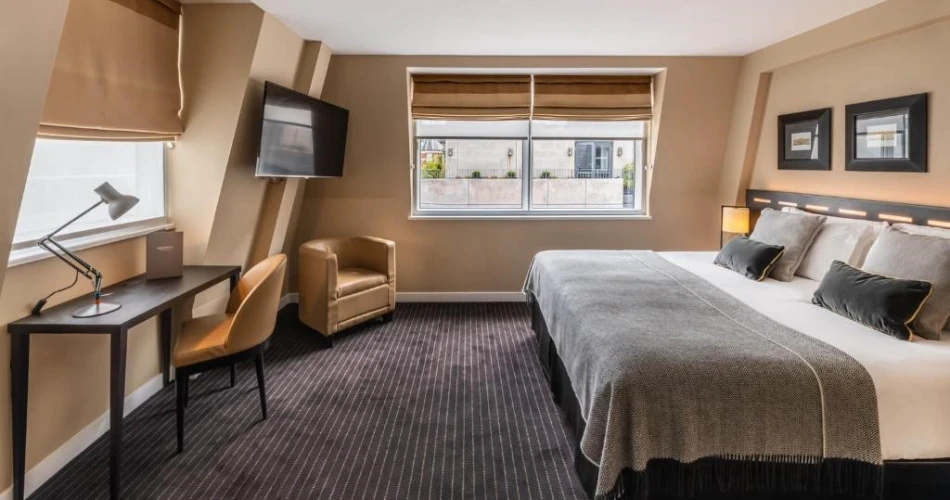 A Royal Stay: Boutique Hotels for a Regal Experience Near Buckingham Palace