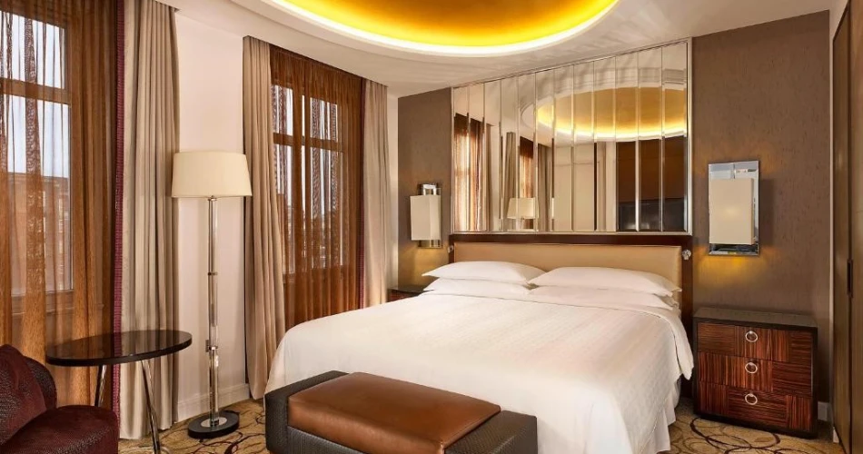 A Royal Stay: Boutique Hotels for a Regal Experience Near Buckingham Palace