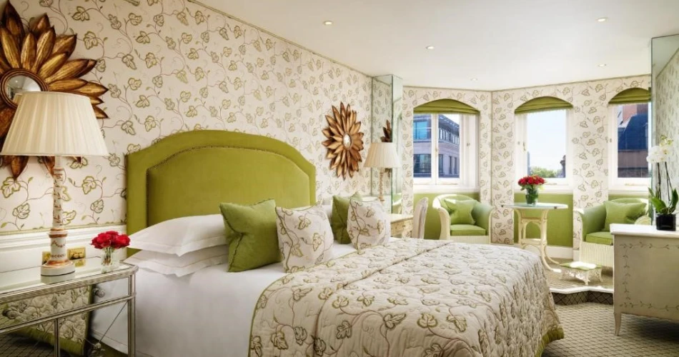 A Royal Stay: Boutique Hotels for a Regal Experience Near Buckingham Palace