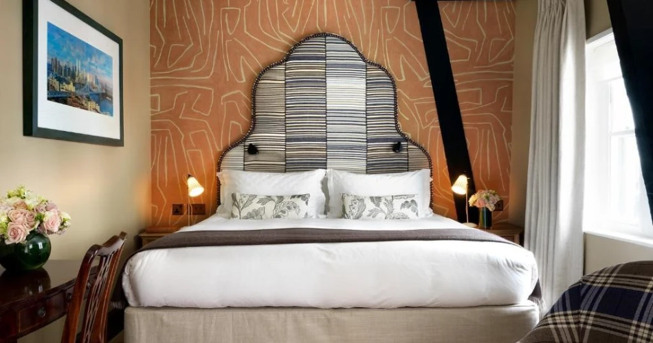 A Royal Stay: Boutique Hotels for a Regal Experience Near Buckingham Palace
