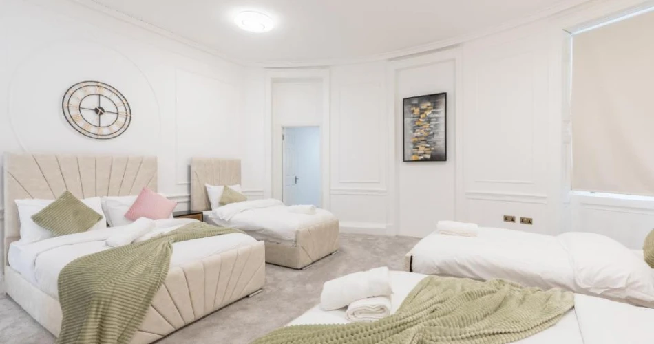 Luxury on a Budget: Affordable 4-Star Hotels Near Buckingham Palace