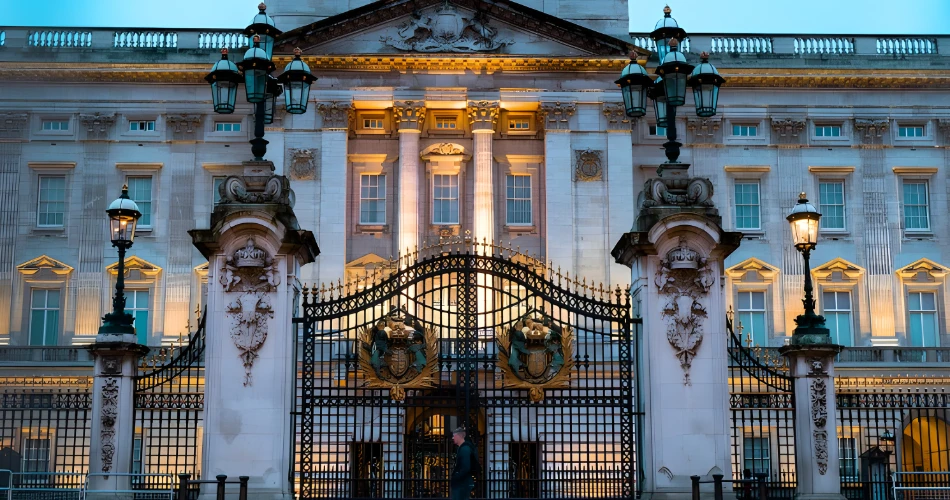 5-Star Stays: Luxurious Hotels Close to Buckingham Palace