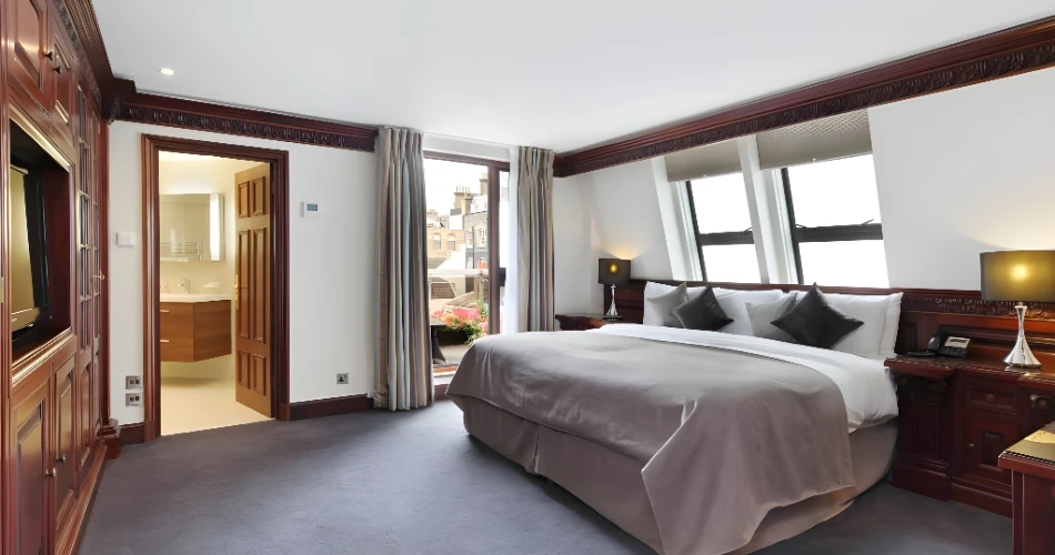 5-Star Stays: Luxurious Hotels Close to Buckingham Palace