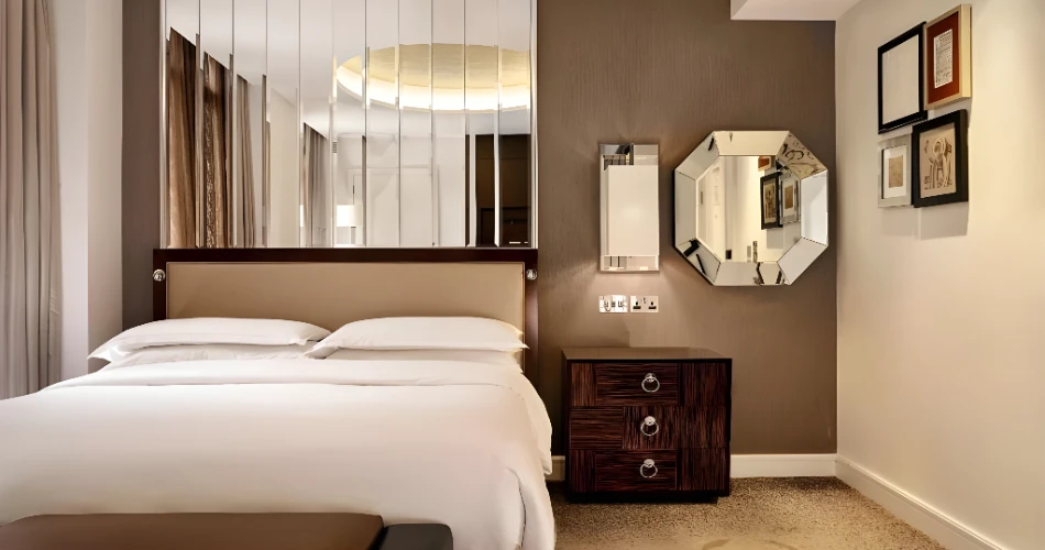 The Ultimate Guide to Hotels Near Buckingham Palace for Every Traveler