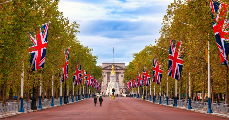 Explore The Mall: The Royal Walk to Buckingham Palace