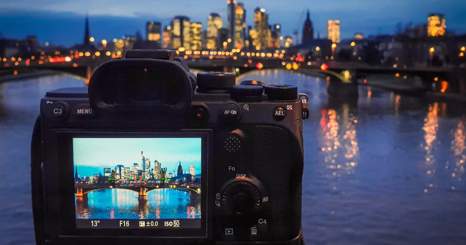 Catch the Palace Lit Up at Night: A Royal Sight to Remember