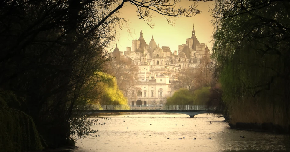 Catch the Palace Lit Up at Night: A Royal Sight to Remember