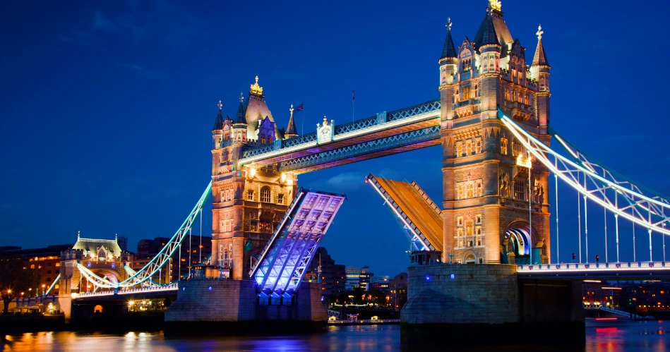 Catch the Palace Lit Up at Night: A Royal Sight to Remember